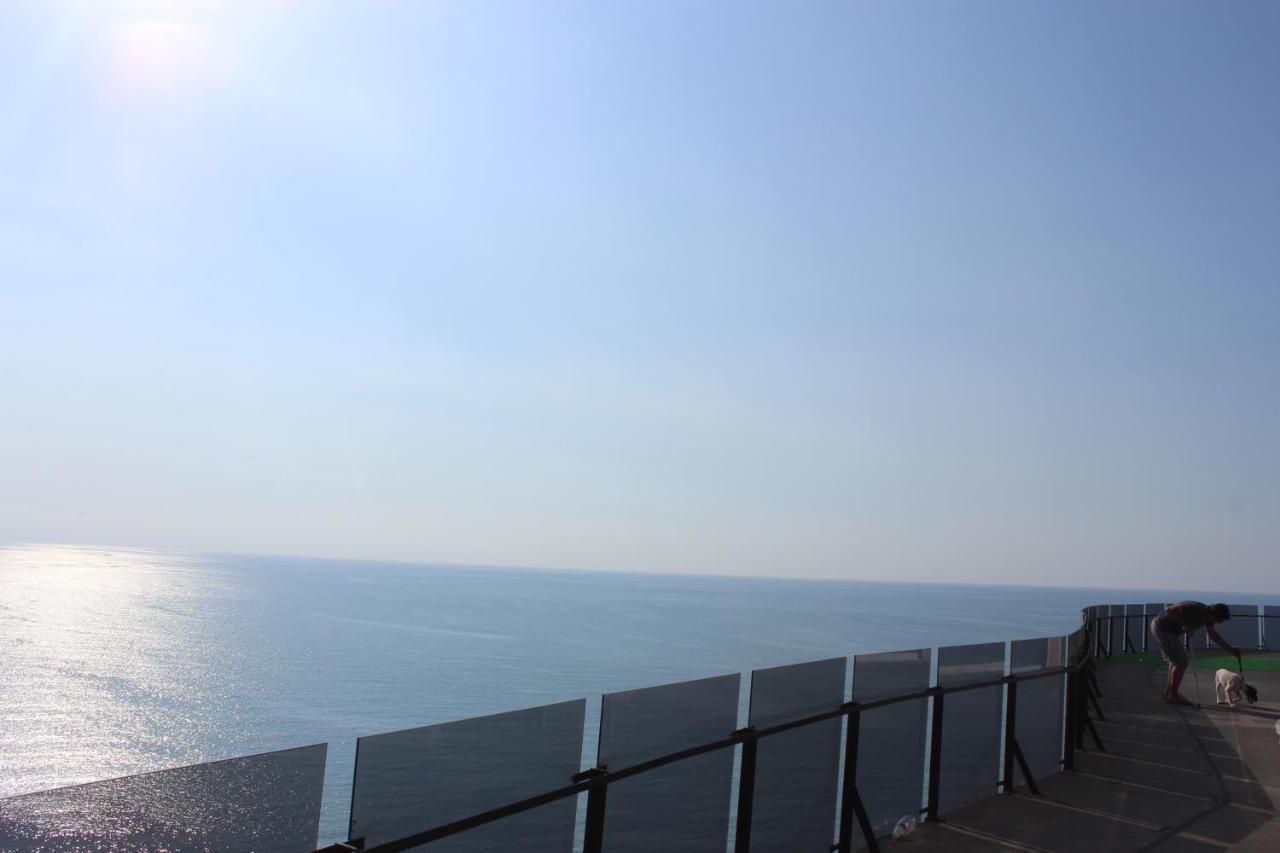 Apartment On The Back Sea Batumi Exterior photo